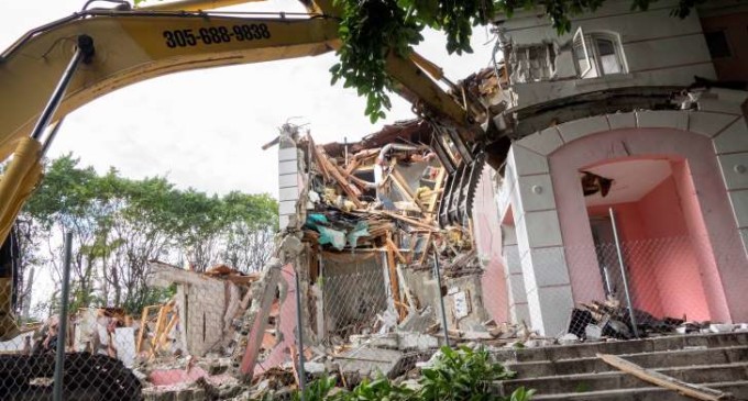 Hallan otra caja fuerte en la antigua casa de Pablo Escobar en Miami