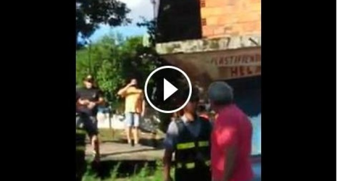 Vecinos agreden a patrulla caminera para dejar huir a infractor