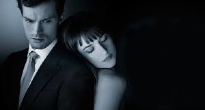 Hollywood elige a “50 sombras de Grey” como lo peor del año