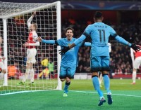 Messi acerca al Barça con pie y medio a cuartos de final