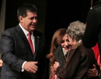 Cartes felicitó a todos los maestros por su día