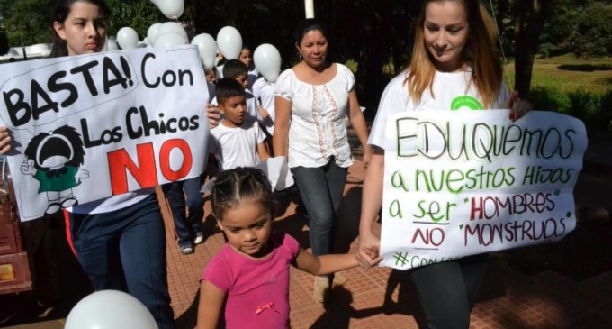CDE marchó contra el abuso infantil