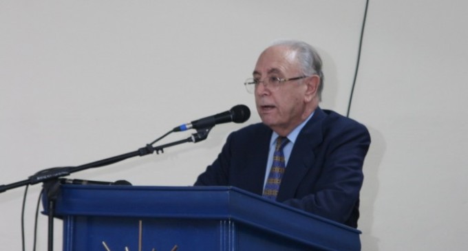 Para el padre Jesús Montero Tirado los estudiantes están violando la Constitución Nacional
