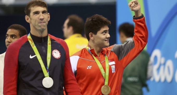 Hace ocho años se fotografió con su ídolo Phelps y ahora lo ha vencido