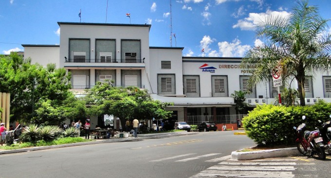 Aduana presenta proyecto para dar parte de multas a sus funcionarios
