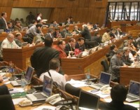 Diputados aprueban aumento del 12% en salario docente