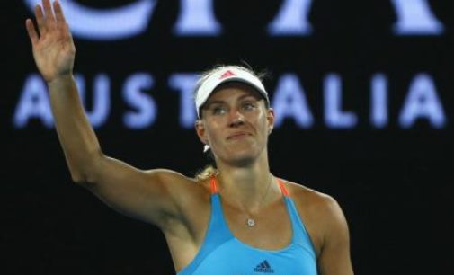 Kerber sufre para avanzar a segunda ronda en Australia. Halep, eliminada