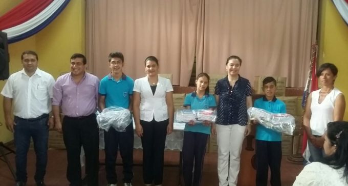 Ministerio de Educación pretende alcanzar 1.250.000 kits escolares entregados para inicio de clases