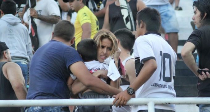 Inadaptados ensucian nuevamente el fútbol