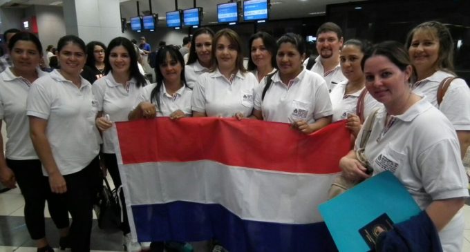 Primer grupo de docentes becados partió a Francia