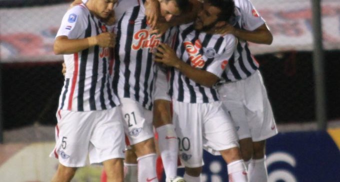 Libertad derrota a Cerro Porteño y queda solo en la cima