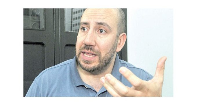 Aumentar impuestos para mejorar calidad educativa, afirma investigador