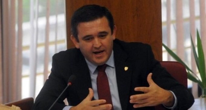 “Pretenden tratar en una sola sesión, sobre tablas, eso no se puede hacer”