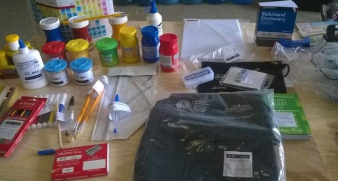 Denuncian irregularidades en entrega de kits escolares