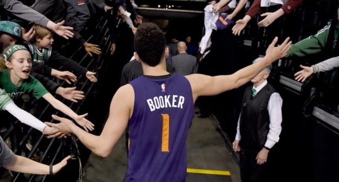 Devin Booker, el NBA de 20 años que batió la mejor marca de Michael Jordan en un partido: 70 puntos
