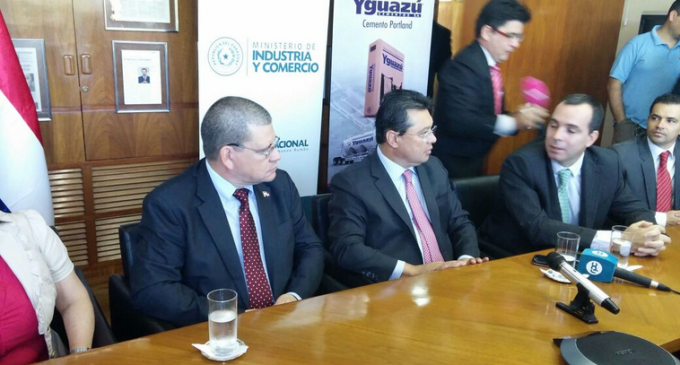 Firman convenio para reutilizar cubiertas como combustible en cementera