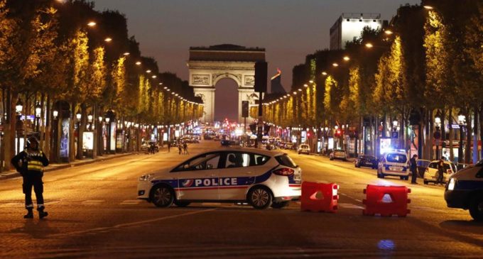 Atentado en París: Un muerto y un herido en ataque reivindicado por Estado Islámico