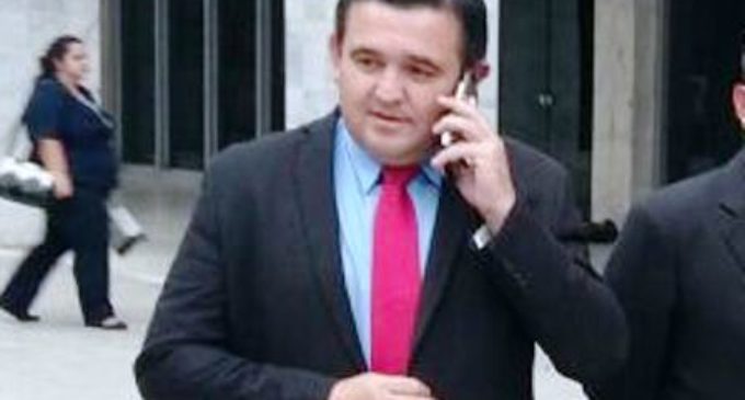 “Lo están haciendo todo mal, violentando la Constitución de manera abierta”