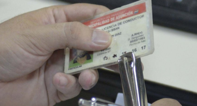 Actual Ley de Tránsito no obliga perforación de registros, dice Petta