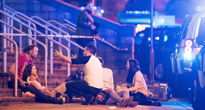 Policía británica confirmó que el autor del atentado de Manchester murió accionando una bomba casera