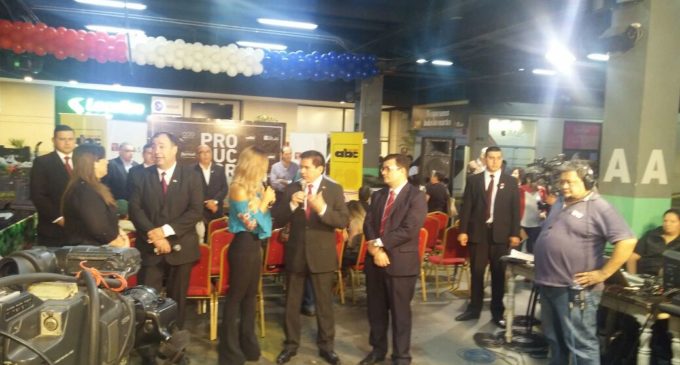 Ministro de Agricultura niega fuga en Honor Colorado