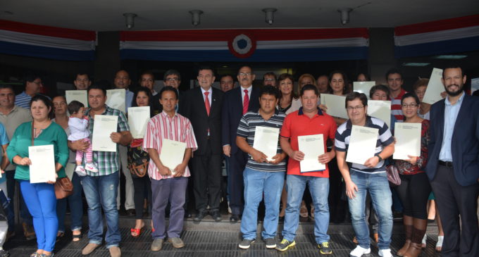 Emprendedores reciben apoyo financiero para iniciar sus empresas