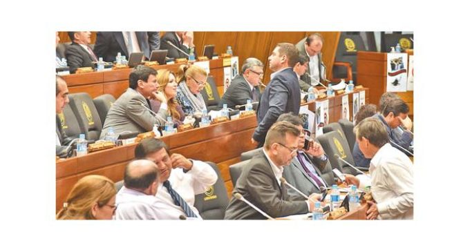 Diputados quieren que ley de financiamiento político se extienda a internas partidarias
