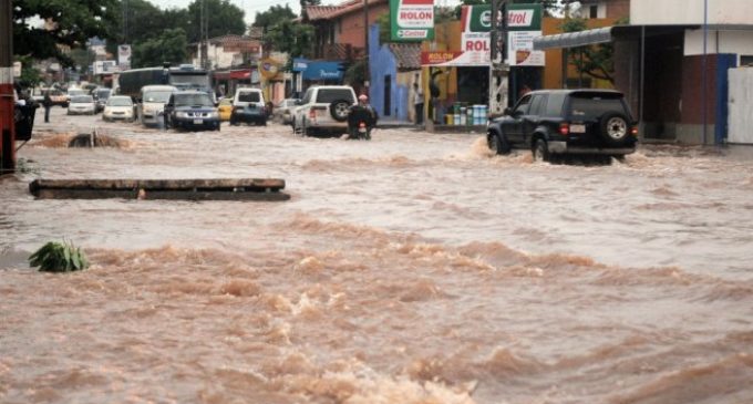 Recomiendan prudencia a conductores debido a raudales