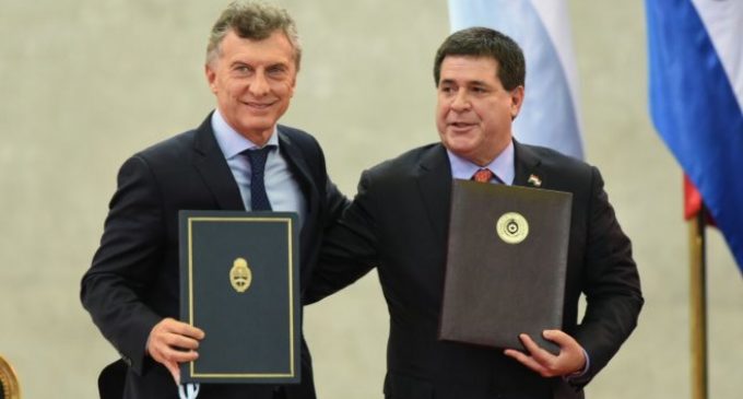 Federico Franco dice que Cartes firmó acuerdo “para que florezca contrabando de cigarrillos”