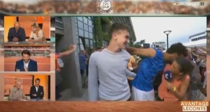 Roland Garros expulsa a tenista francés por acosar a una periodista en una entrevista en vivo