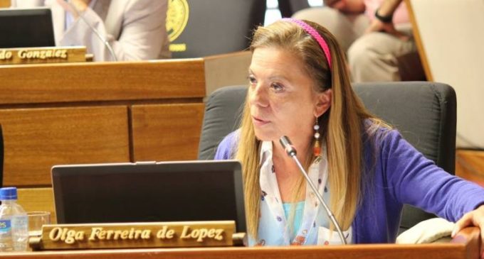 Denuncian que diputada Olga Ferreira “arrea” a funcionarios a que junten firmas para su Movimiento