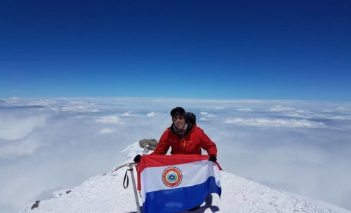 Camilo llegó a la cima del Elbrús en Rusia