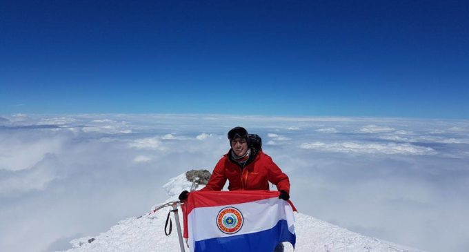 Camilo llegó a la cima del Elbrús en Rusia