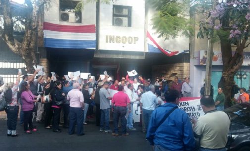 Manifestación frente al INCOOP