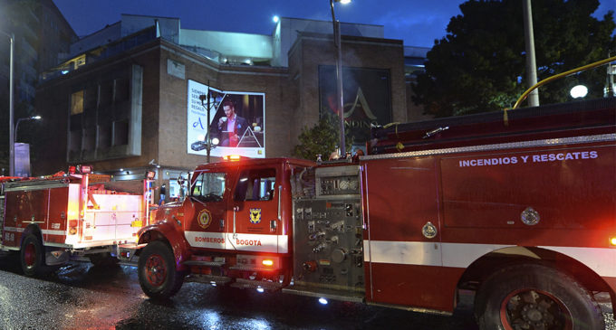 Tres muertos y 9 heridos deja atentado terrorista en un centro comercial de Bogotá