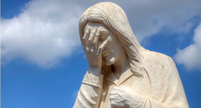 Publicó una foto de Jesús con su cara y lo enjuiciaron