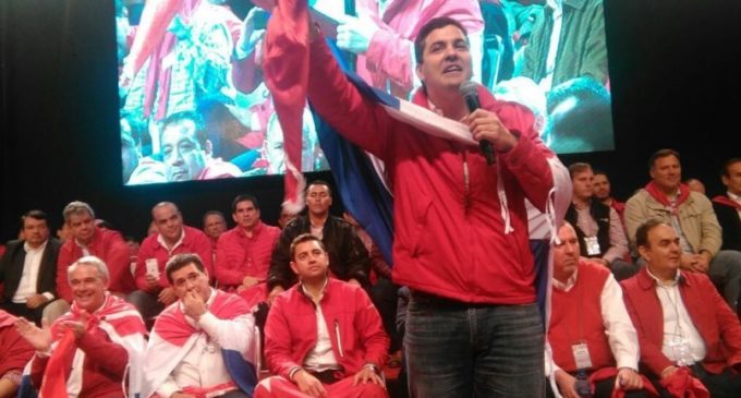 Denuncian amenazas a funcionarios públicos si no apoyan a Santiago Peña