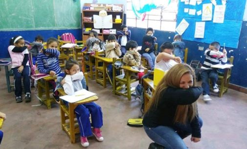 Enseñan la “etiqueta de la tos” en escuelas de Lambaré