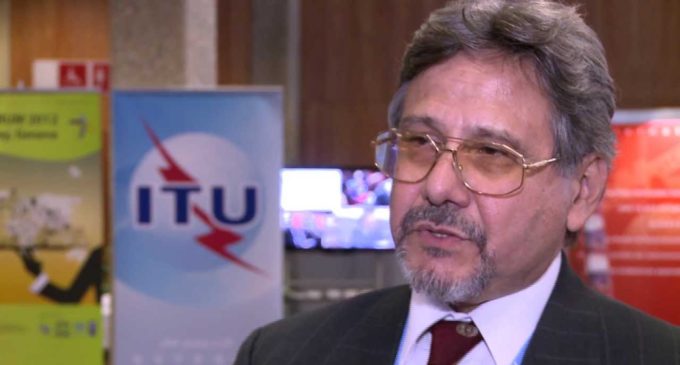 No celebrarán los 25 años de la Constitución