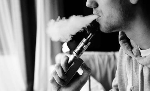 Los adolescentes están usando vaporizadores porque “se ve cool”, dice un estudio