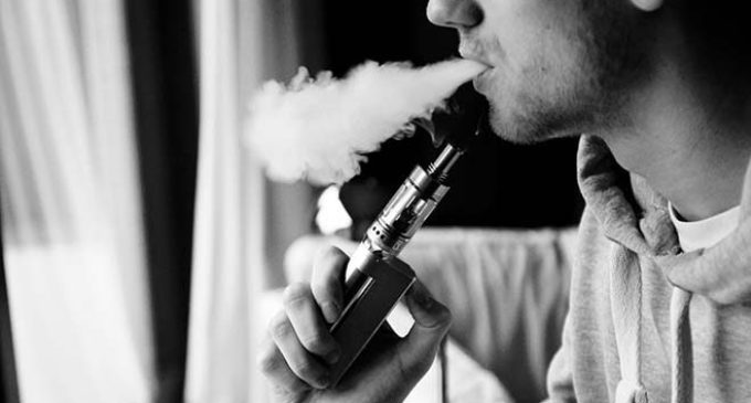 Los adolescentes están usando vaporizadores porque “se ve cool”, dice un estudio