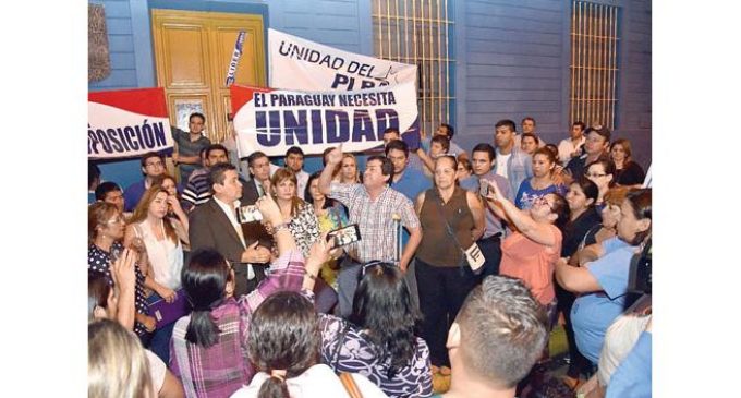 Llanistas molestos por desconvocatoria de sesión