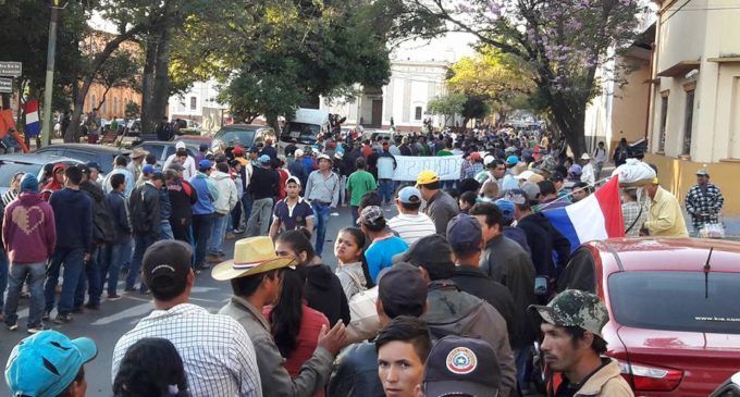 Sigue la movilización de los campesinos
