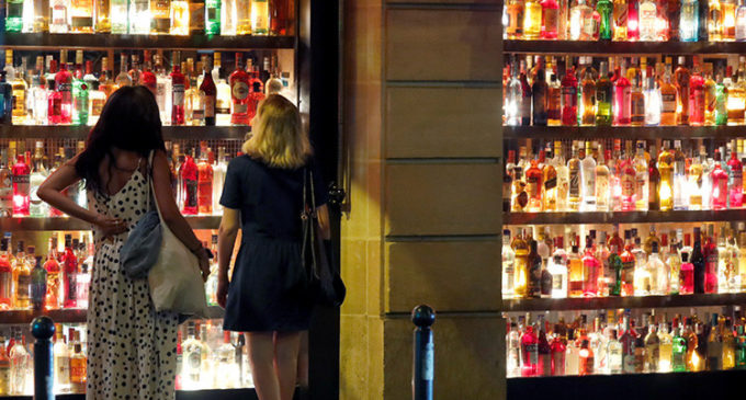Estudio: Europeos ponen en riesgo su vida por sus hábitos de consumo de alcohol