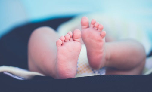 Una sexagenaria da a luz tras 20 años de intentos y su marido la deja por una razón insólita
