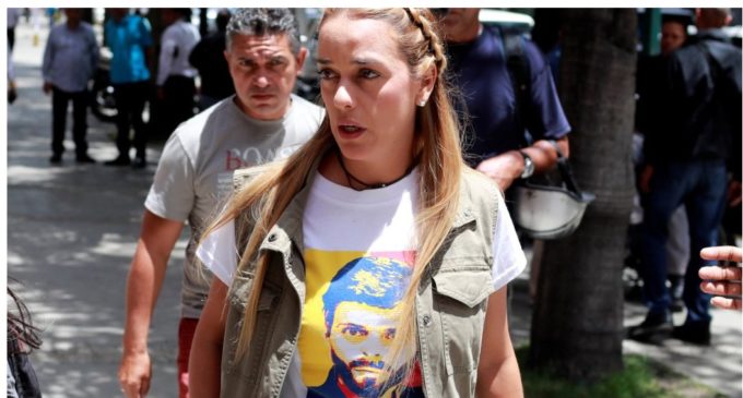 Luego de 32 días, Lilian Tintori logró ver a Leopoldo López en la cárcel
