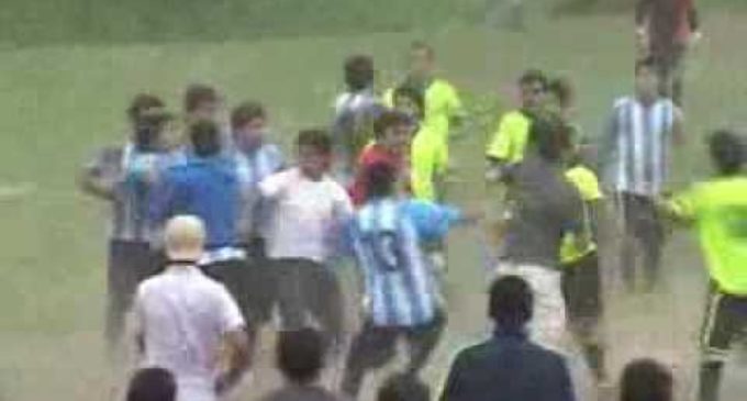 Murió un jugador tras pelea en una cancha de fútbol