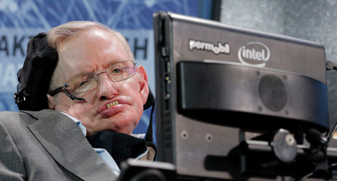 Stephen Hawking: “Por culpa de Trump puede llover ácido sulfúrico en la Tierra”