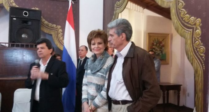 “Nuestro país está manejado por una elite que está rapiñando el país”