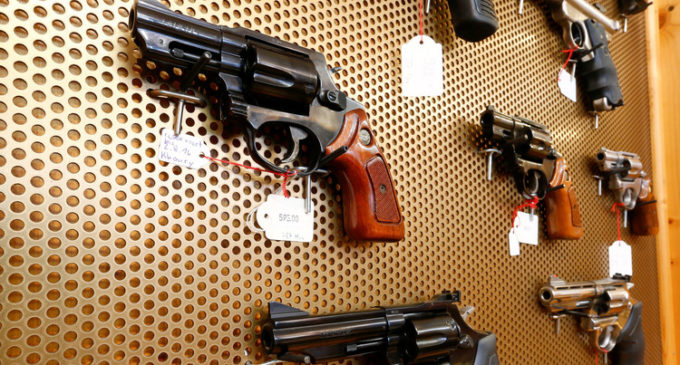 El Parlamento checo aprobó el uso de armas personales contra terroristas